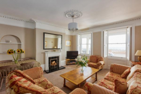 Sea View- Stunning 2 bedroom apartment with charm